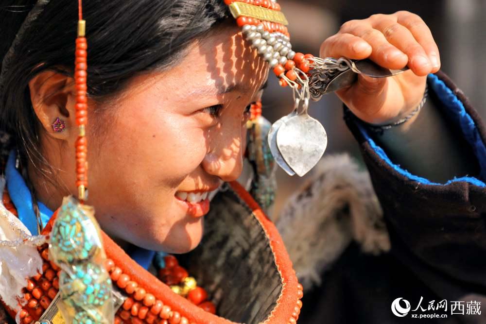 撩起“神秘面紗”。人民網(wǎng) 李海霞