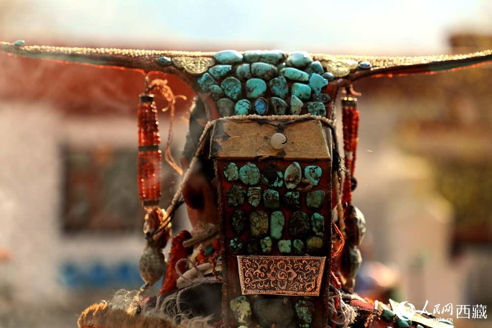 “飛天服飾”頭飾。人民網(wǎng) 李海霞攝