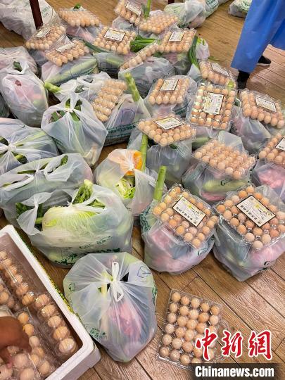 西藏格拉丹東超市疫情期間全力保障市場供應(yīng)?！∈茉L者供圖