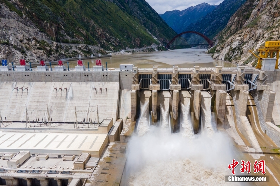 資料圖為2021年8月7日，西藏山南雅魯藏布江上的藏木水電站。（無人機(jī)畫面） <a target='_blank' href='/'><p  align=