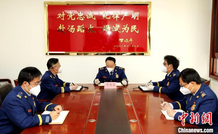 圖為西藏森林消防總隊(duì)在二十大開幕會結(jié)束后組織學(xué)習(xí)討論?！∥鞑厣窒揽傟?duì)供圖