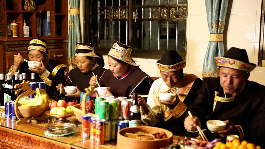 吃“古突”。