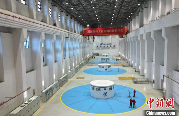 圖為水電站內(nèi)部?！⊥趵凇z