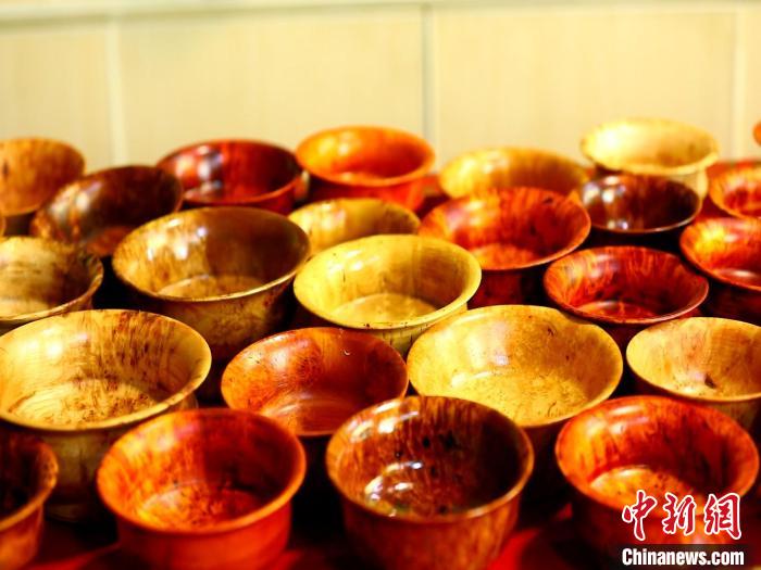 圖為木碗成品?！?鄧巴 　攝