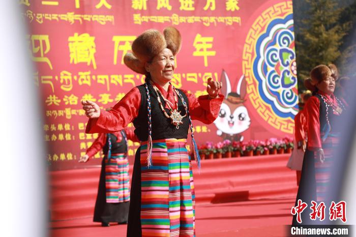 圖為藏歷新年活動(dòng)現(xiàn)場?！埩?攝