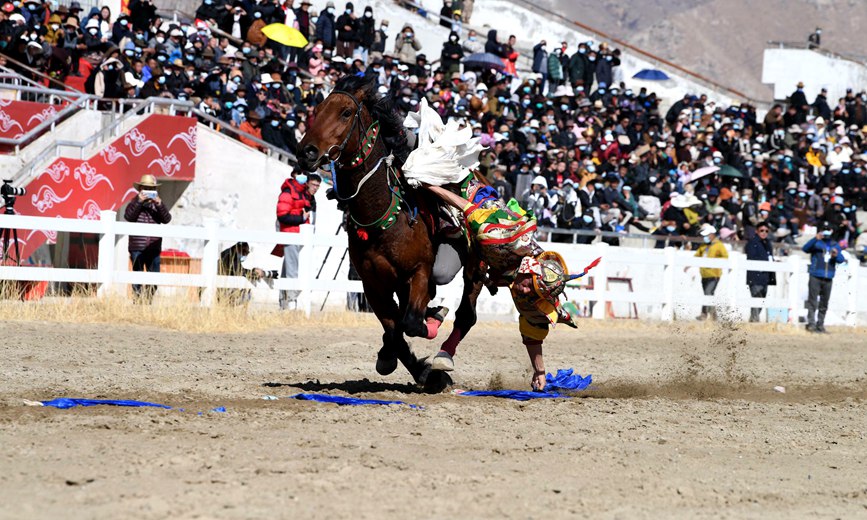 藏歷新年，精彩的馬術(shù)表演。潘多攝