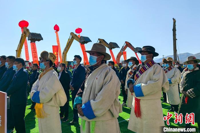 各方代表參加集中開復工儀式?！∧岈斪扛?攝