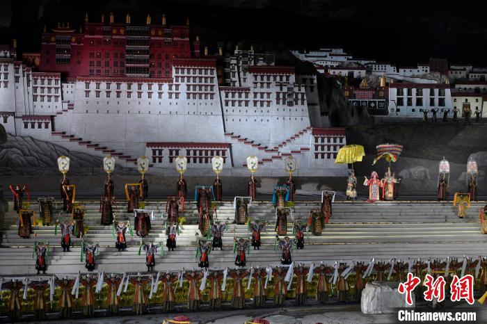 3月17日，西藏拉薩，《文成公主》大型史詩劇演出現(xiàn)場?！±盍?攝