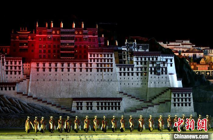 3月17日，西藏拉薩，《文成公主》大型史詩劇演出現(xiàn)場?！±盍?攝