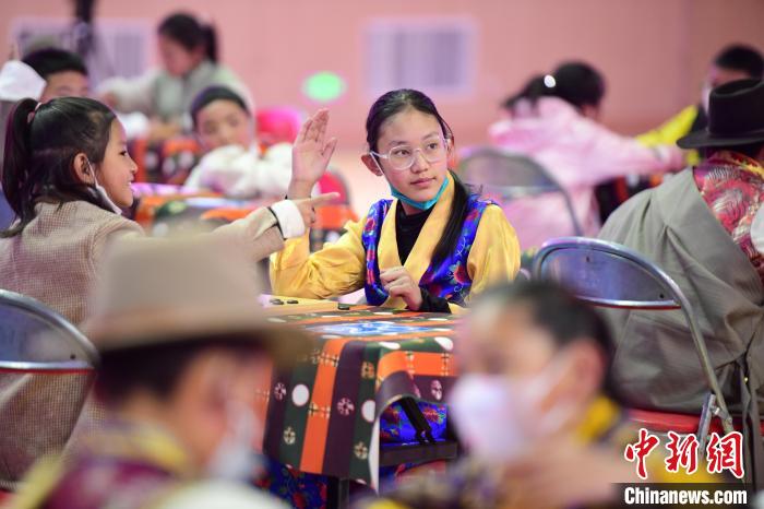 圖為比賽現(xiàn)場。　貢嘎來松 攝