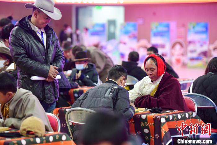 圖為比賽現(xiàn)場?！∝暩聛硭?攝