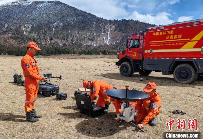 正在進行通信通聯(lián)訓(xùn)練?！∥骼@拉翁 攝