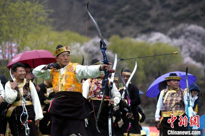 3月28日，選手參加響箭比賽?！±盍?攝