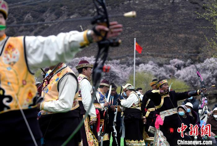 3月28日，選手參加響箭比賽?！±盍?攝