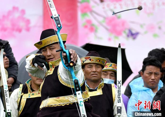 3月28日，選手參加響箭比賽?！±盍?攝