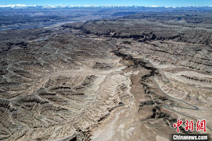 4月5日，西藏阿里札達土林。(無人機照片) 李林 攝