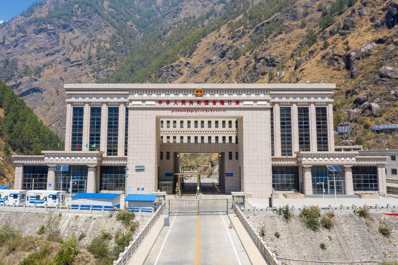 吉隆口岸航拍畫面。人民網(wǎng)記者 唐宋攝