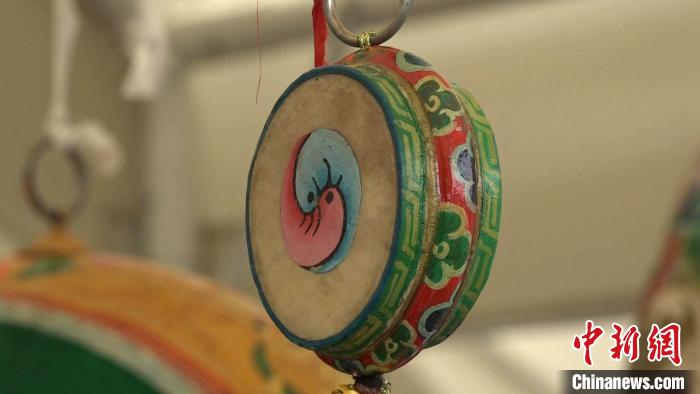 圖為“松贊夜市”里的特色文創(chuàng)產(chǎn)品?！∝暽＠?攝