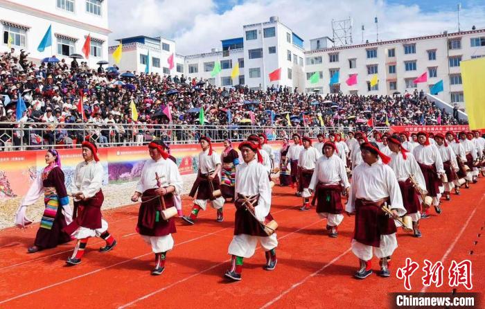 圖為西藏昌都市第九屆三江茶馬文化藝術(shù)節(jié)(芒康會場)開幕式現(xiàn)場?！〔际忻⒖悼h委宣傳部供圖