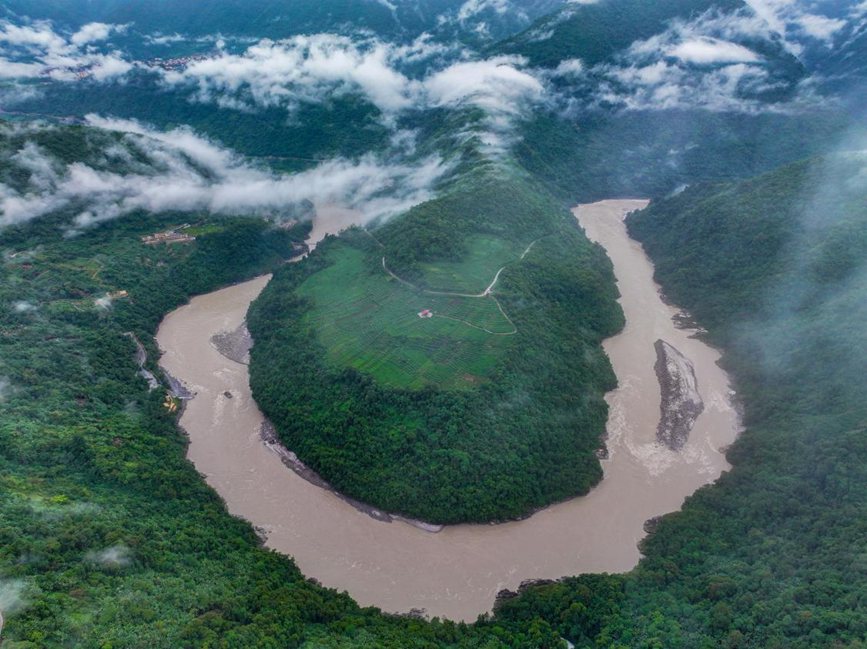 雅魯藏布江果果塘大拐彎。張澤坤攝