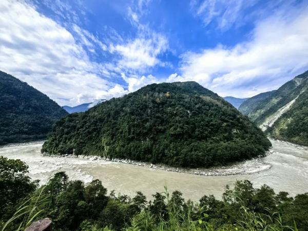 幾代建設(shè)者，歷經(jīng)半個(gè)多世紀(jì)完成！這是一條怎樣的公路？