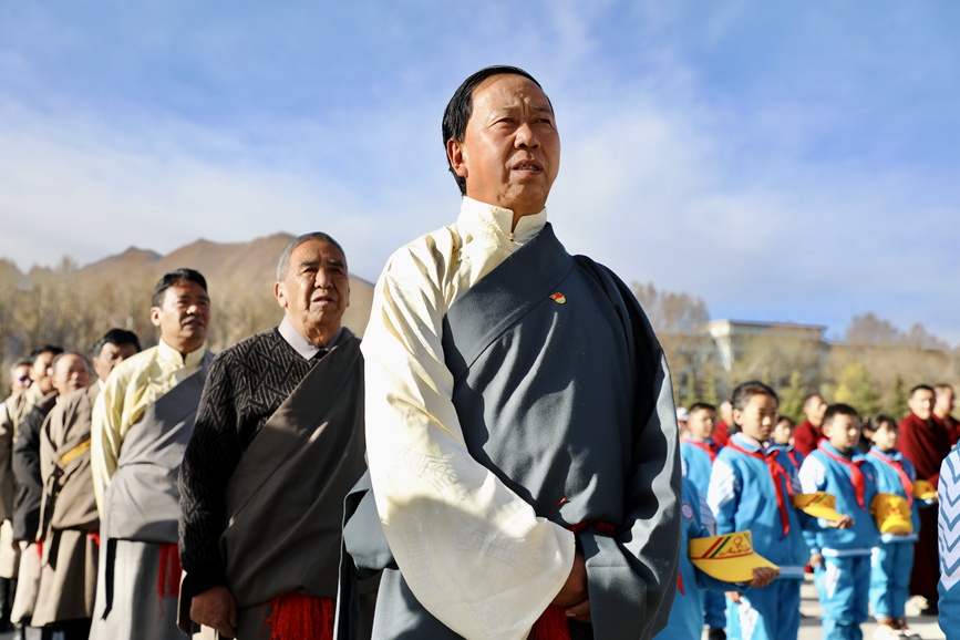 “升國旗、唱國歌”儀式現(xiàn)場。