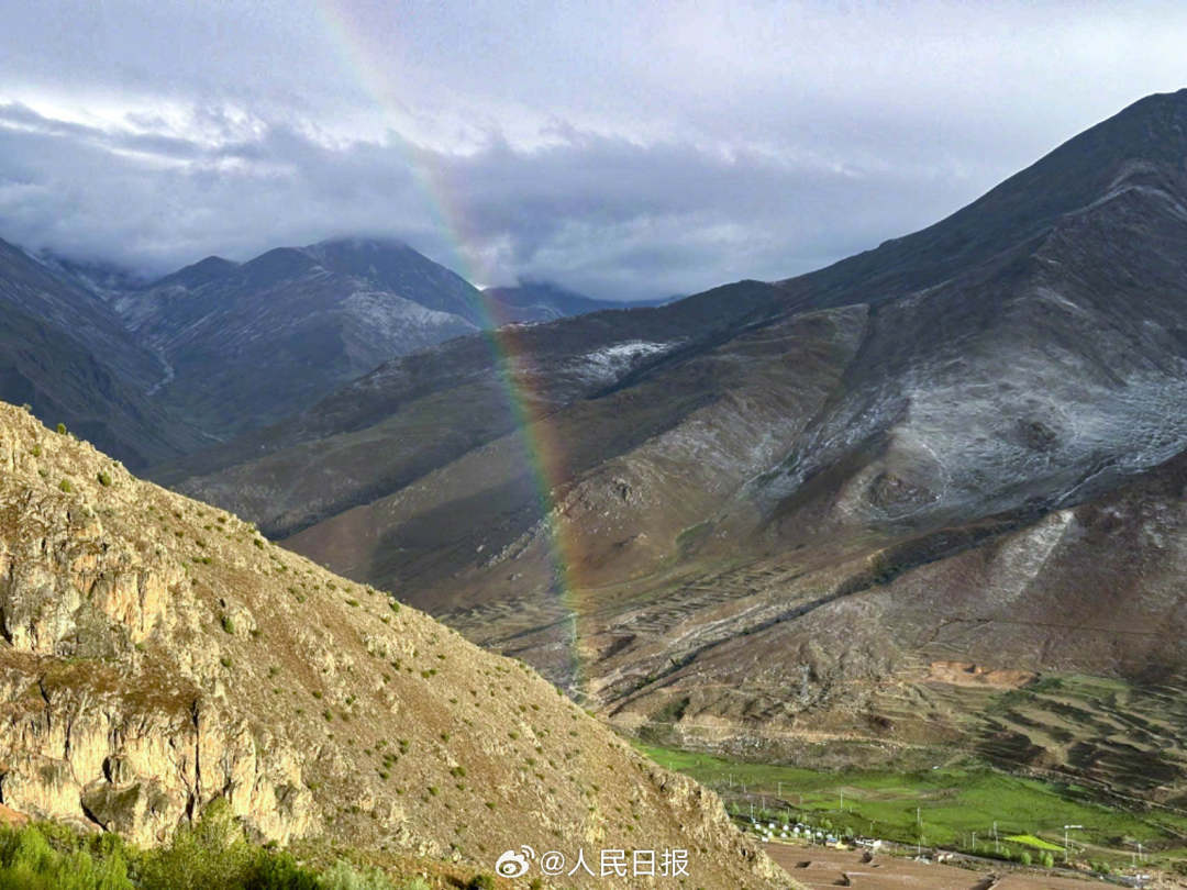 接好運(yùn)！青藏高原現(xiàn)巨大彩虹橋