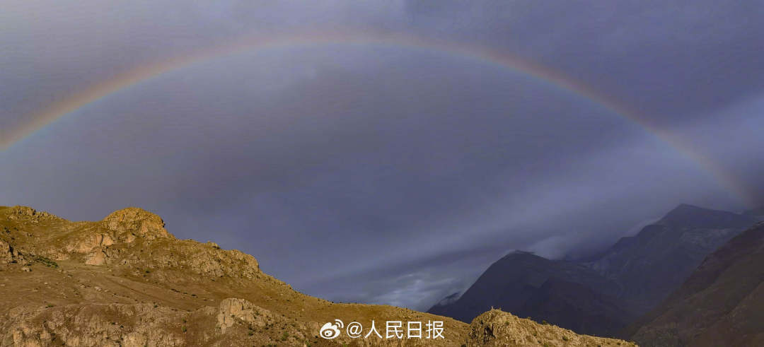 接好運(yùn)！青藏高原現(xiàn)巨大彩虹橋