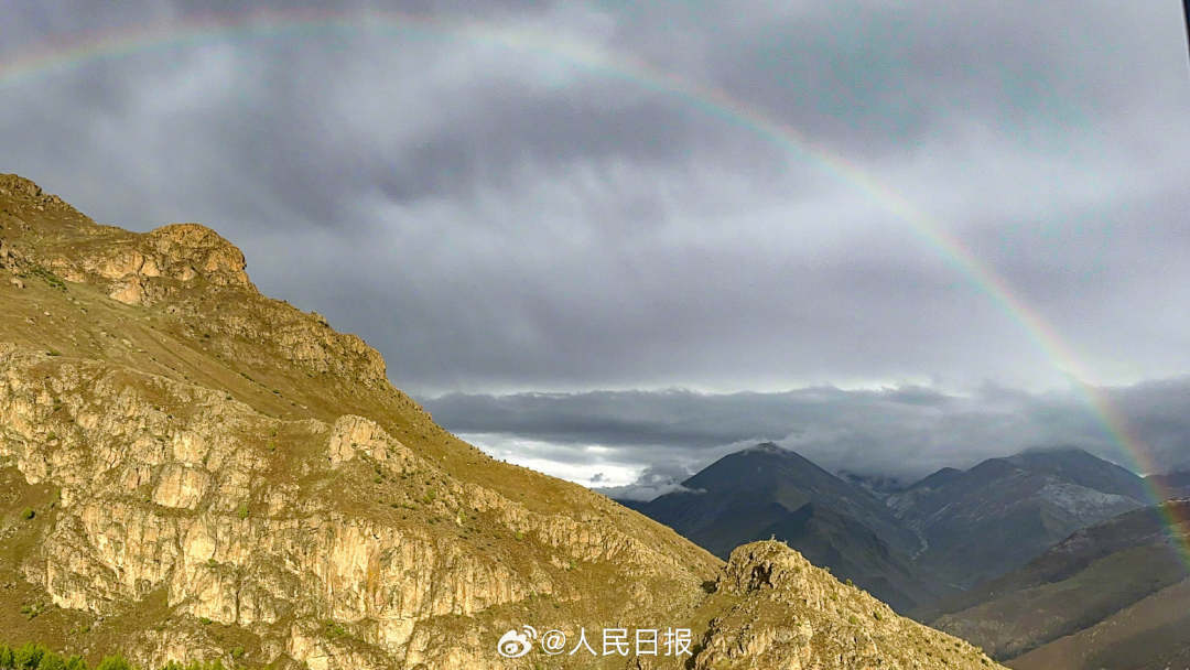 接好運(yùn)！青藏高原現(xiàn)巨大彩虹橋