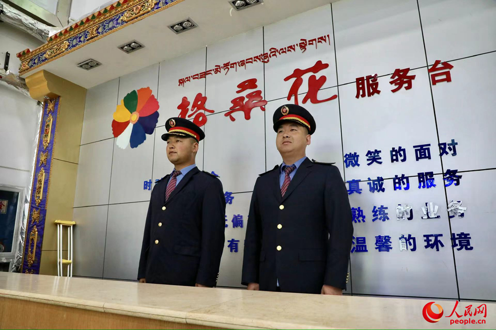 那曲火車站格桑花服務(wù)臺(tái)。人民網(wǎng)記者 次仁羅布攝