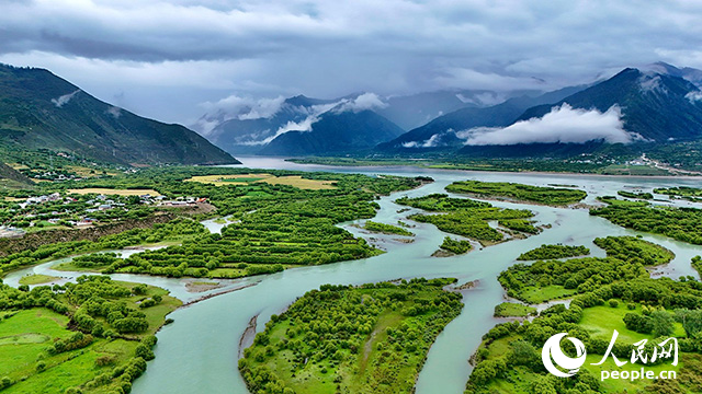 雅尼國家濕地公園風(fēng)景如畫。人民網(wǎng)記者 次仁羅布攝