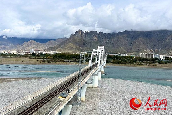 拉薩河特大橋。張敏穎 攝