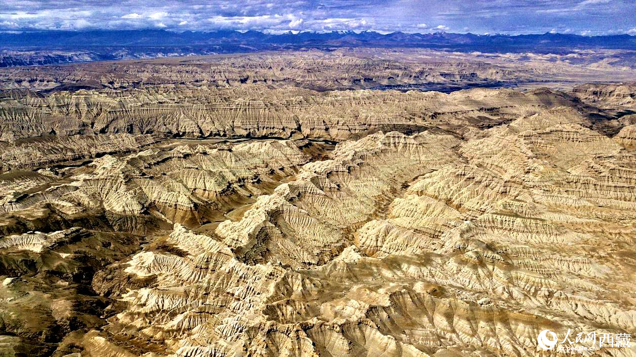 鳥(niǎo)瞰西藏阿里地區(qū)札達(dá)土林國(guó)家地質(zhì)公園。