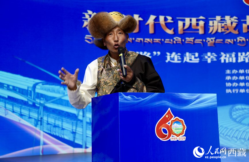 山南市隆子縣三安曲林鄉(xiāng)三林村黨支部副書記扎西次仁作分享報告。人民網(wǎng)記者 次仁羅布攝