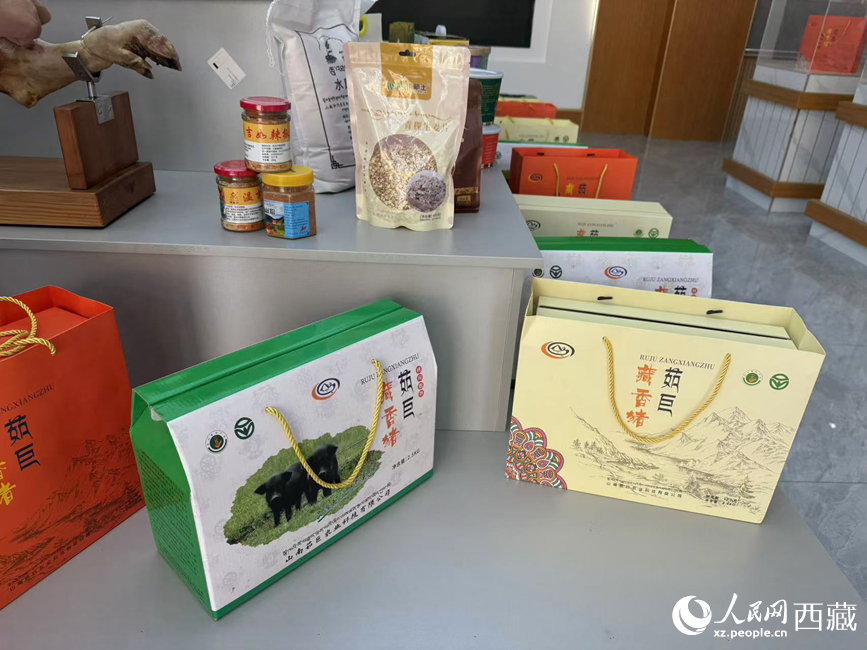 茹巨藏香豬禮盒。羅雨欣攝