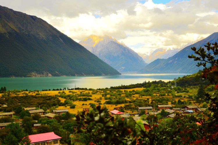 懂西藏的人，一定不會(huì)錯(cuò)過林芝的秋天