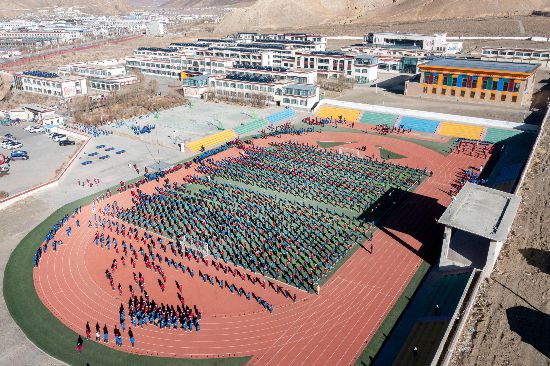 定日縣第二初級(jí)中學(xué)全貌。人民網(wǎng)記者 翁奇羽攝