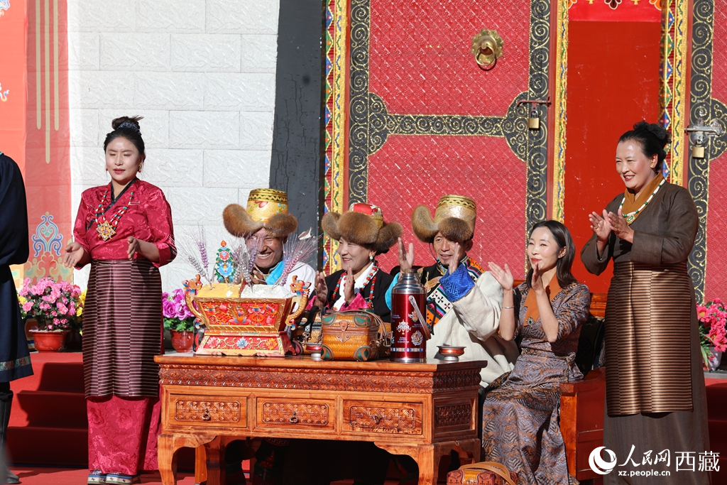 雅礱“村晚”鬧新春。人民網(wǎng)記者 吳雨仁攝