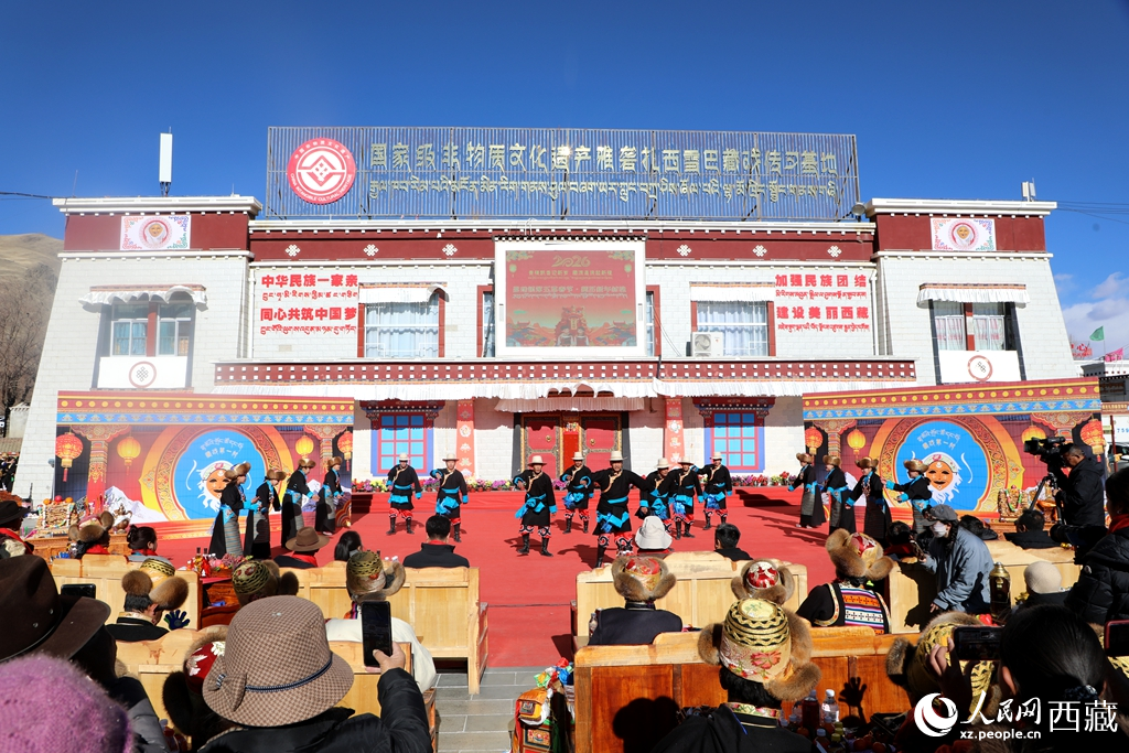 雅礱“村晚”鬧新春。人民網(wǎng)記者 吳雨仁攝