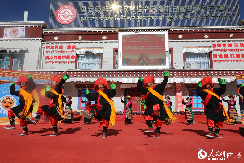 雅礱“村晚”鬧新春。人民網(wǎng)記者 吳雨仁攝