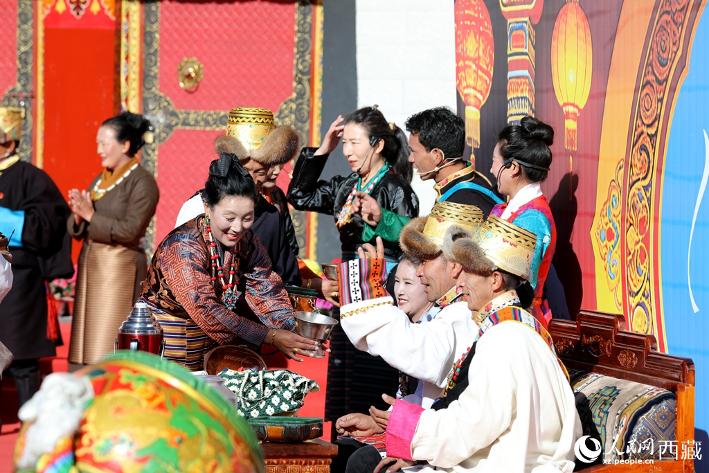 雅礱“村晚”鬧新春。人民網(wǎng)記者 吳雨仁攝