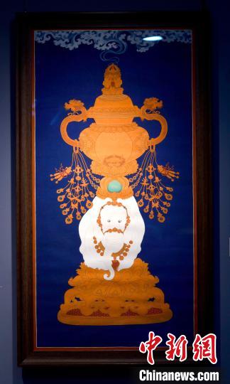 圖為5月16日，展覽中的新創(chuàng)唐卡作品《瑞象承香》?！±盍?攝