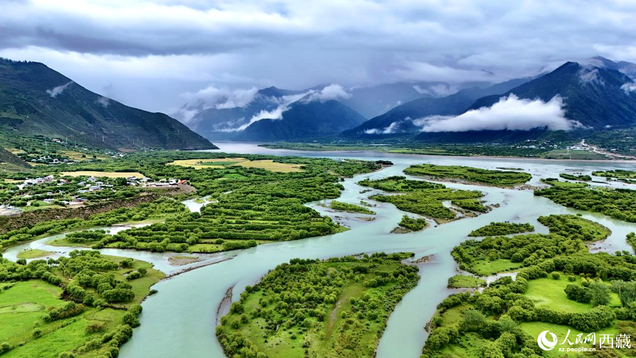 西藏林芝市雅尼國家濕地公園風景如畫。