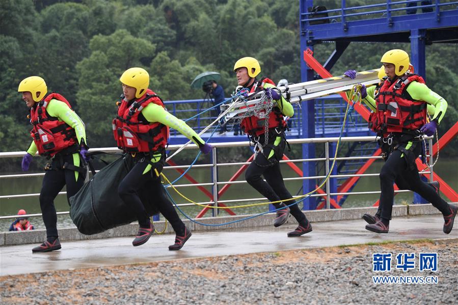 （社會）（1）全國森林消防隊伍“火焰藍(lán)”首屆特種救援技能比武舉行