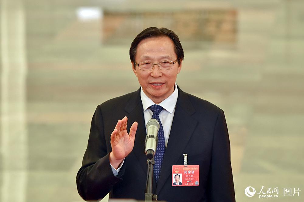 農(nóng)業(yè)農(nóng)村部部長韓長賦回答記者提問。